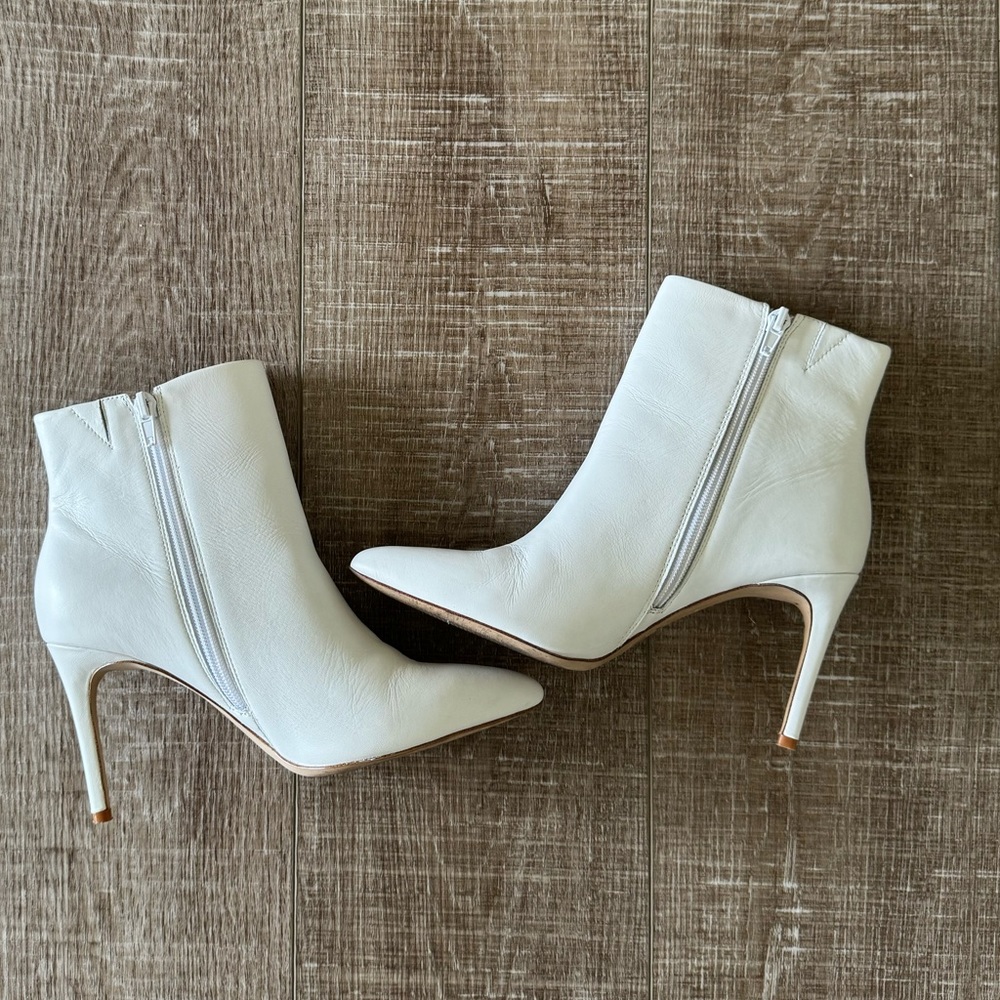 ALDO Women’s white heel booties (size 6)